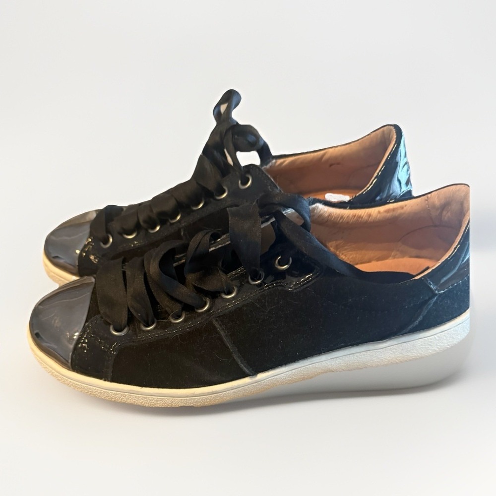 Ugg Australia Women's EVANGELINE BLACK 1092533 Casual Fashion Chrome Toe Sneaker